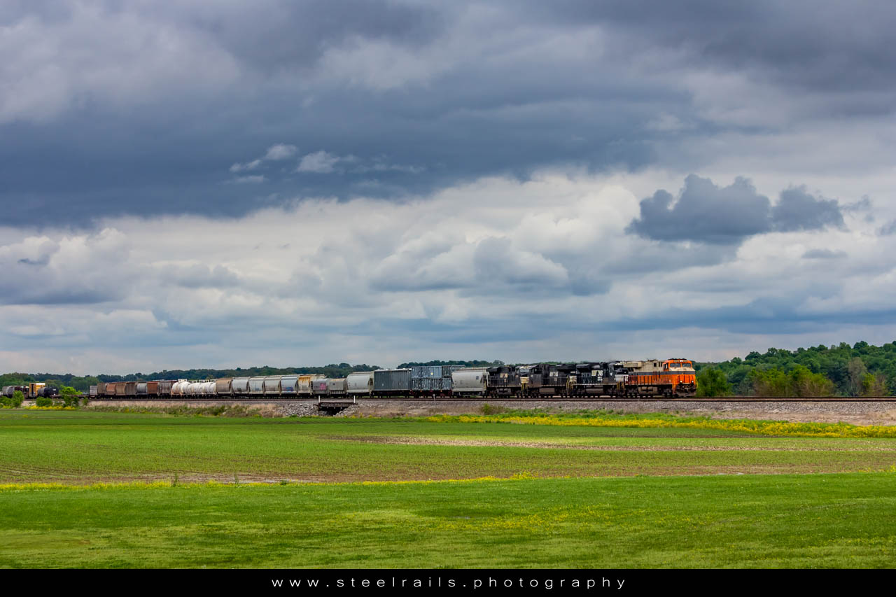 NS 8105 GE ES44AC